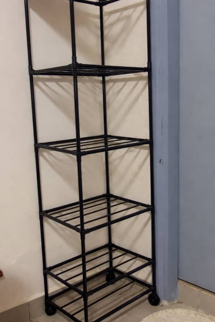 ÉTAGÈRES MODERNE
